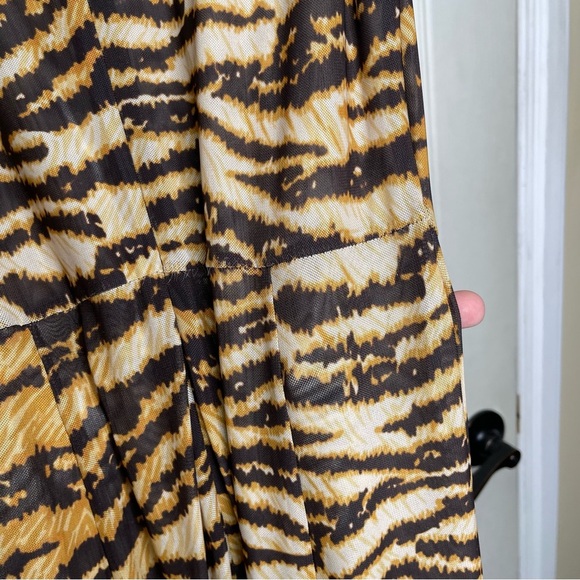 RONNY KOBO
Uzina Mesh Animal Print Round Neck Sleeveless Maxi A-Line Dress Sz M - Picture 5 of 14